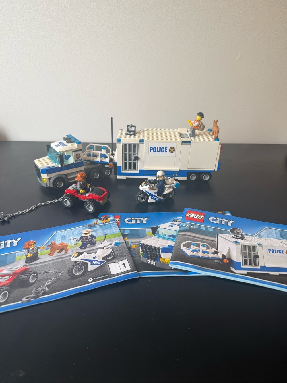 LEGO City Police Mobile Command Unit 60139 Complete Set (no box)